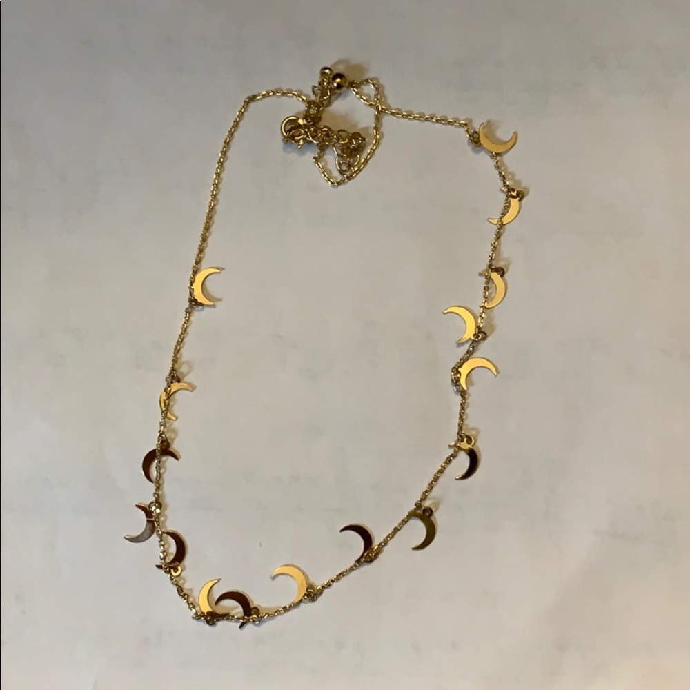Urban moon choker